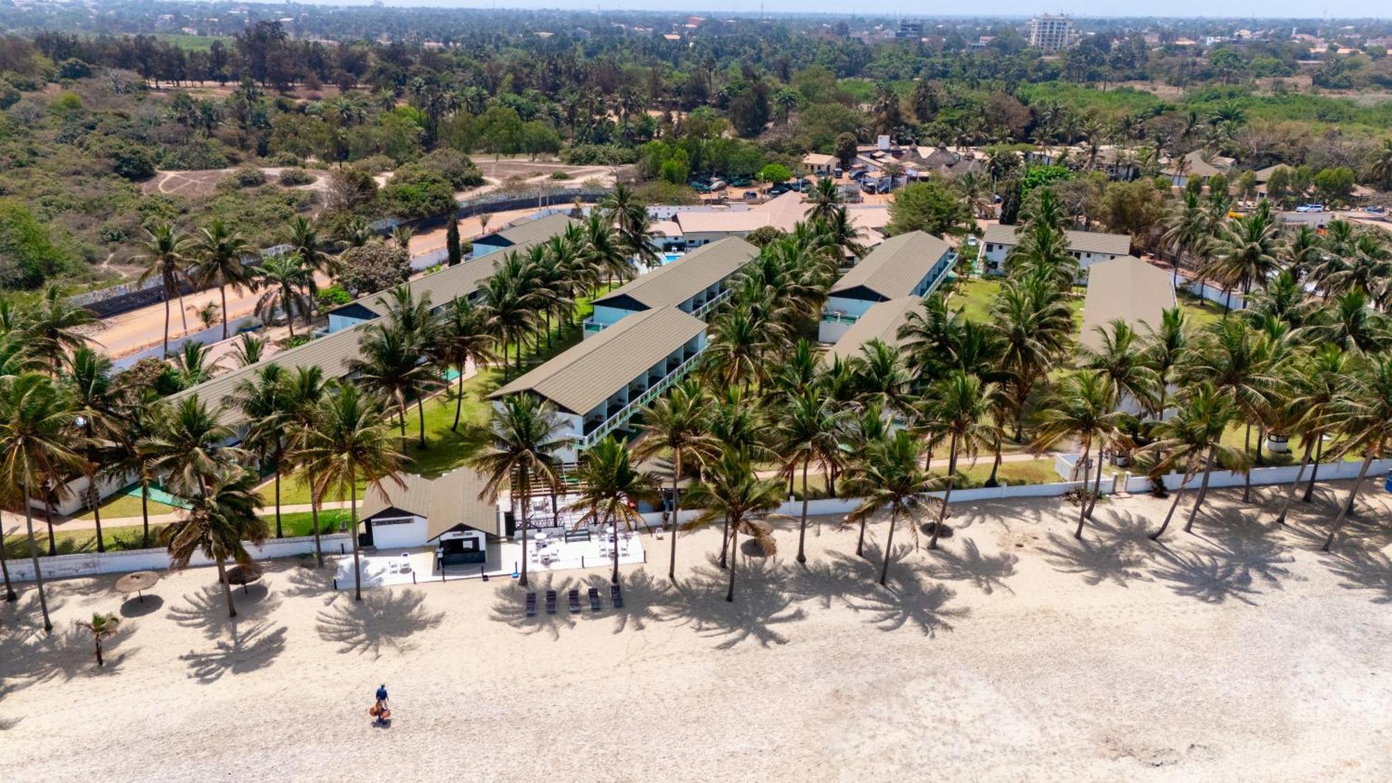 Bungalow Beach Hotel Serrekunda Exterior photo