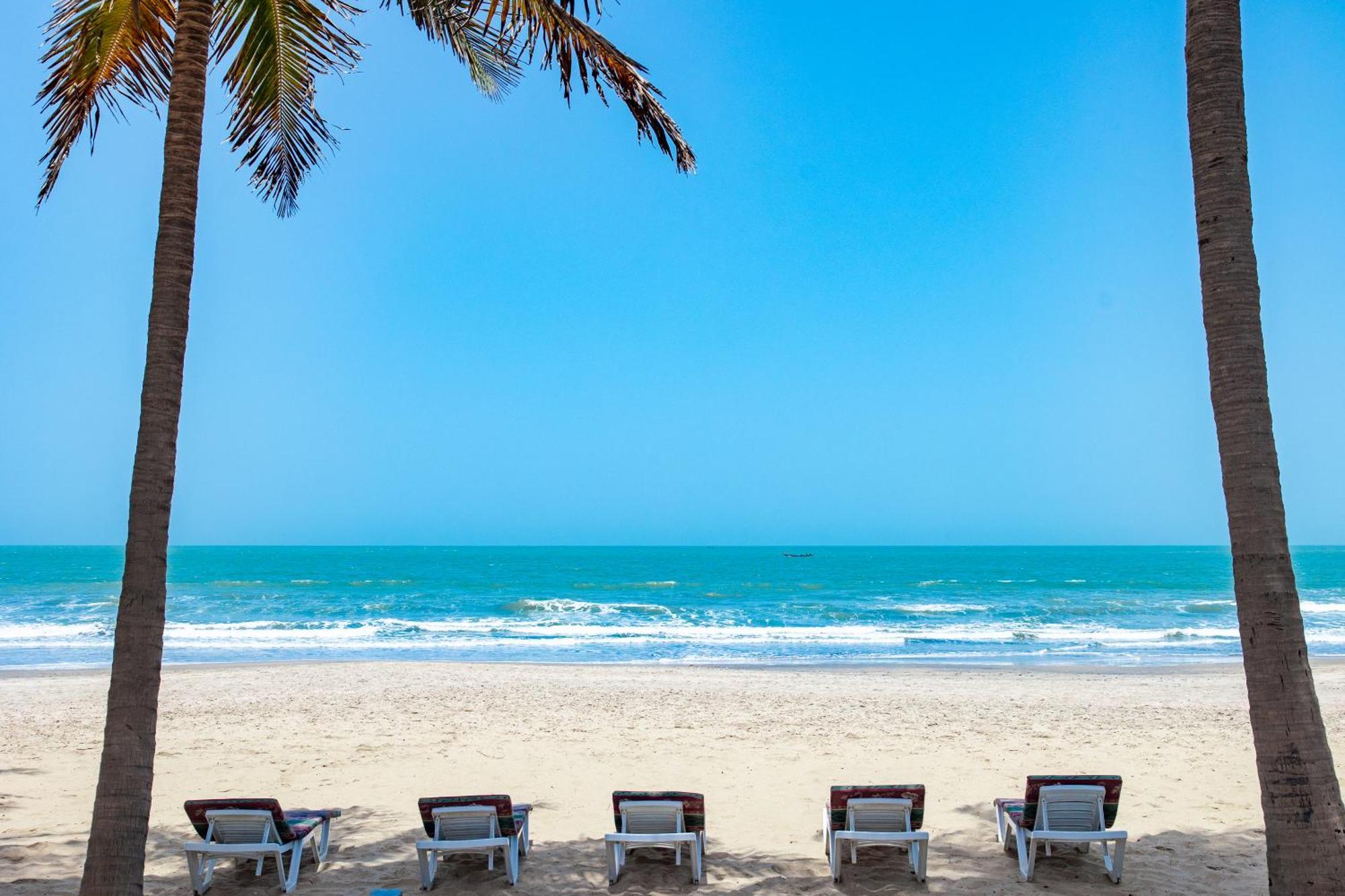 Bungalow Beach Hotel Serrekunda Exterior photo