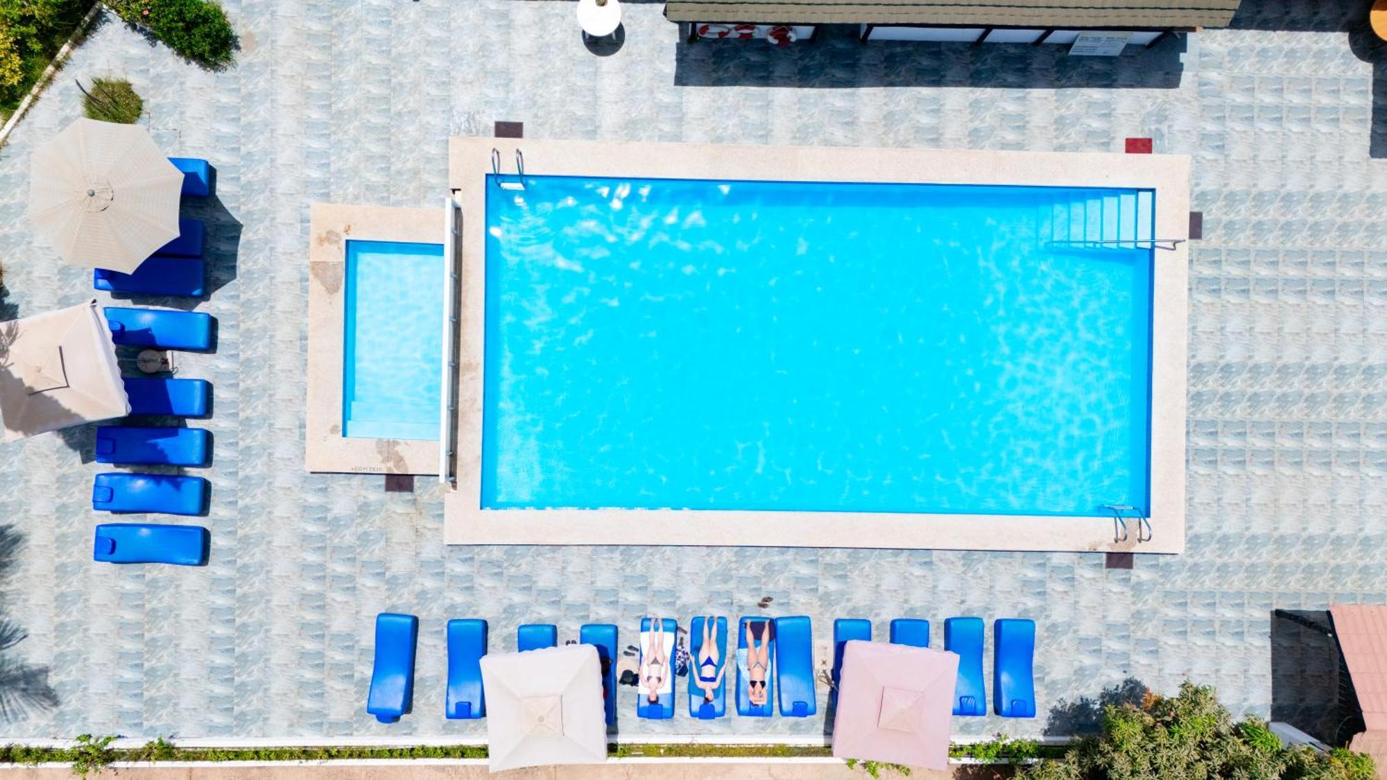 Bungalow Beach Hotel Serrekunda Exterior photo