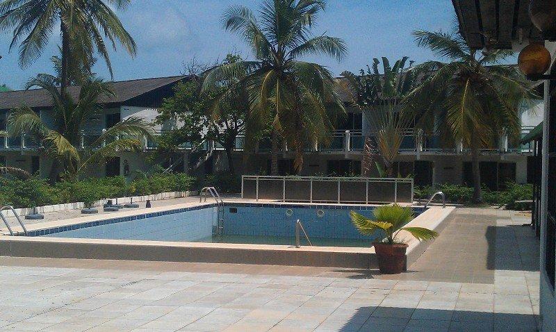 Bungalow Beach Hotel Serrekunda Exterior photo