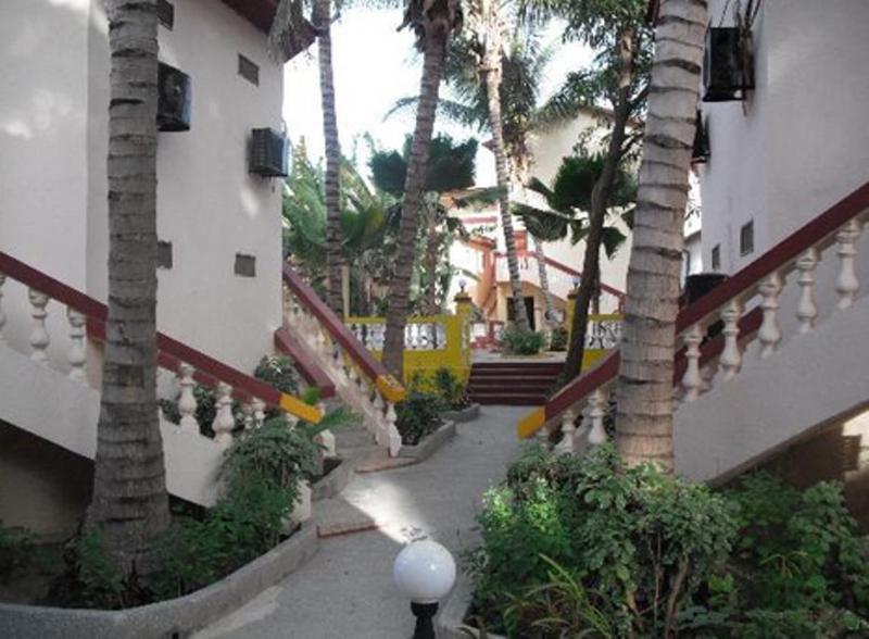 Bungalow Beach Hotel Serrekunda Exterior photo