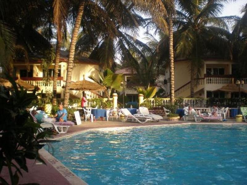 Bungalow Beach Hotel Serrekunda Exterior photo