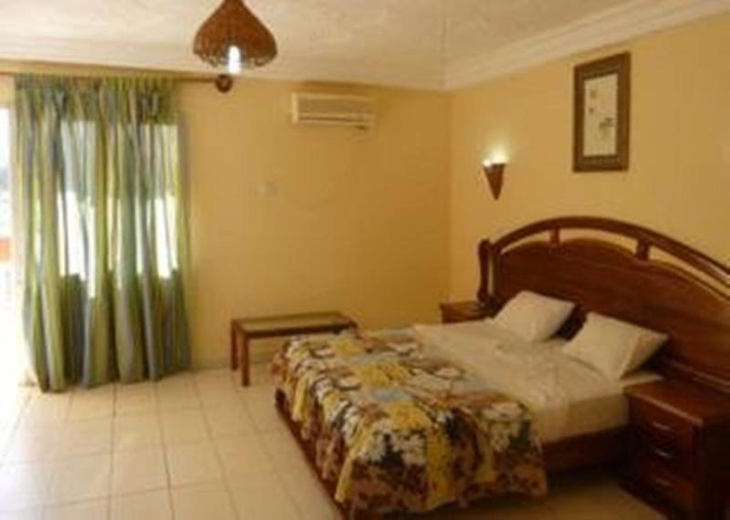 Bungalow Beach Hotel Serrekunda Exterior photo