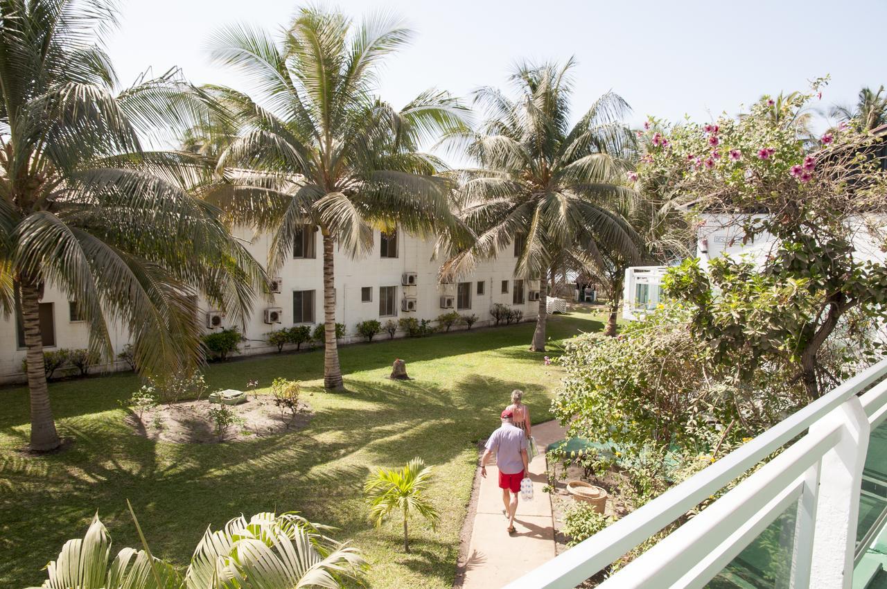Bungalow Beach Hotel Serrekunda Exterior photo