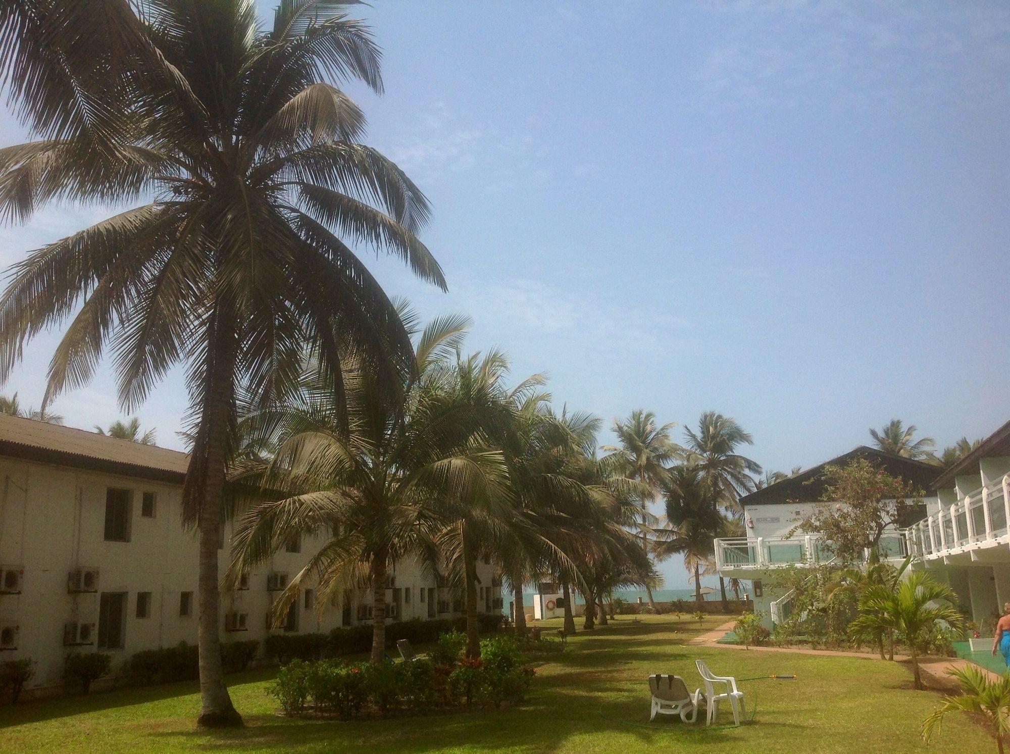 Bungalow Beach Hotel Serrekunda Exterior photo