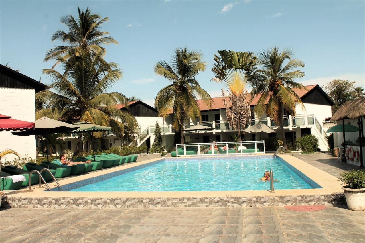 Bungalow Beach Hotel Serrekunda Exterior photo